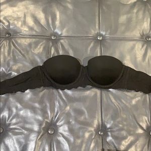 Black strapless bra